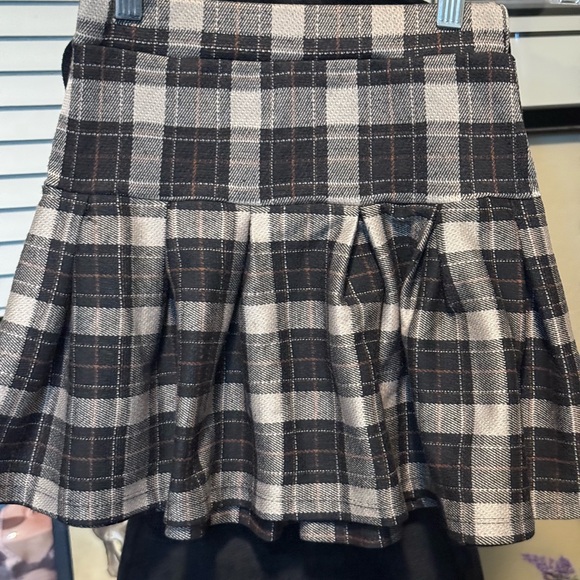 Super Cute Plaid Mini Skirt - Picture 2 of 2